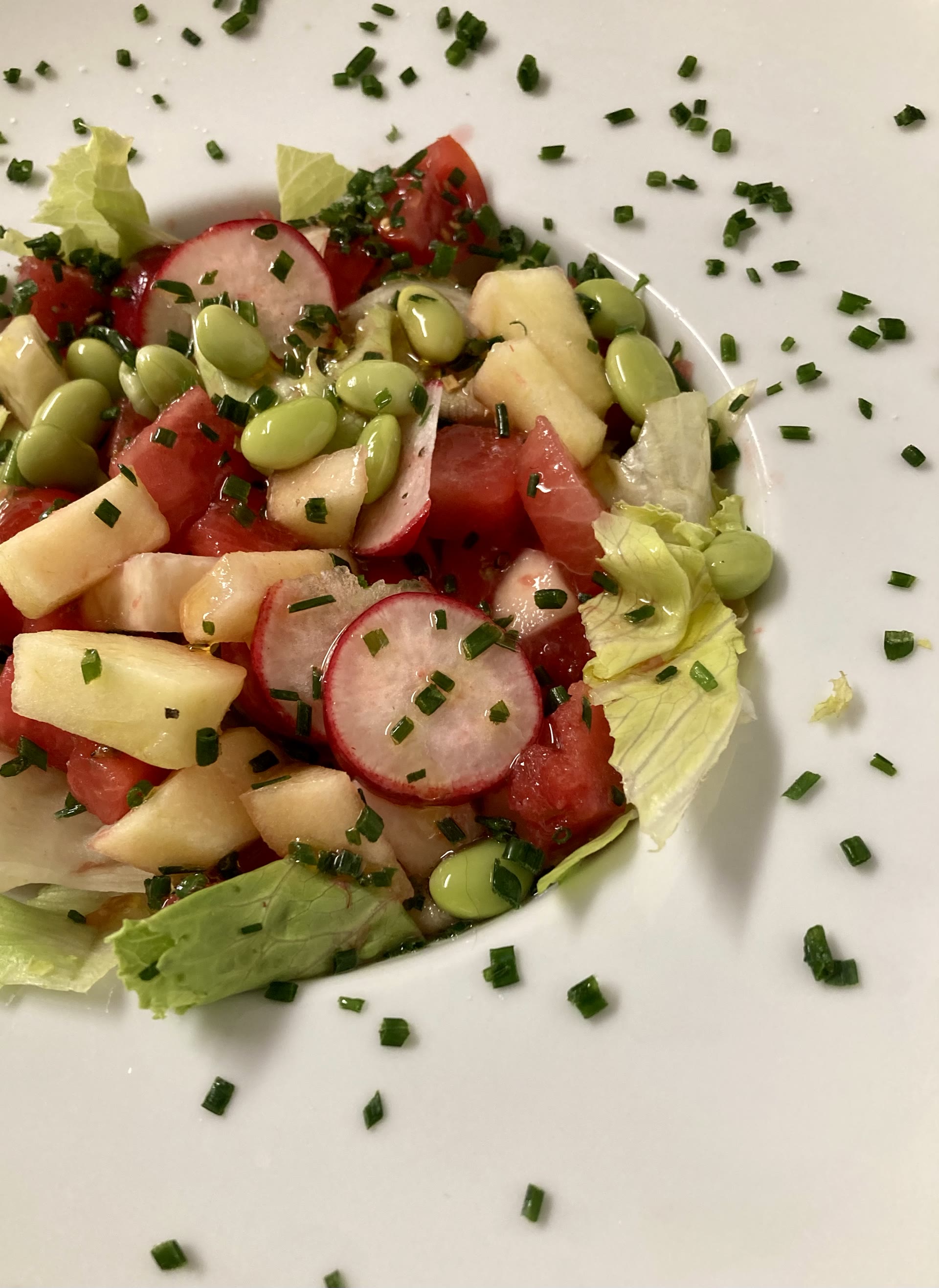 Insalata fresca con ravanelli